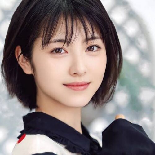 浜辺美波の年収は5億超え？CM契約数と出演実績から徹底分析！